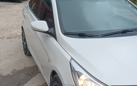 Hyundai Solaris II рестайлинг, 2015 год, 1 200 000 рублей, 2 фотография