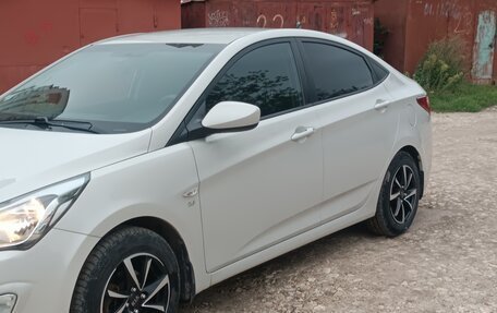 Hyundai Solaris II рестайлинг, 2015 год, 1 200 000 рублей, 4 фотография