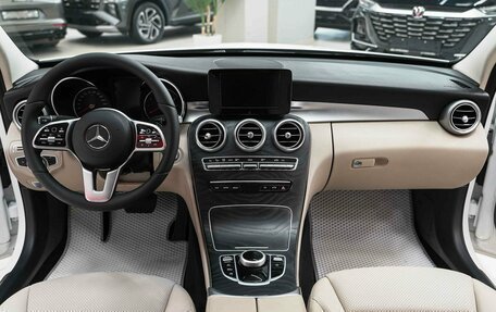Mercedes-Benz C-Класс, 2019 год, 2 350 000 рублей, 10 фотография