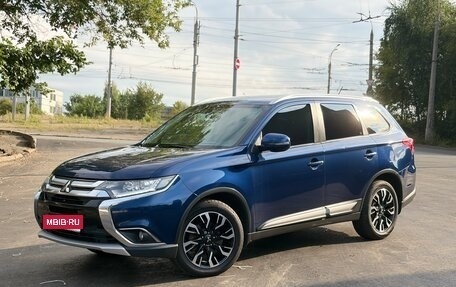 Mitsubishi Outlander III рестайлинг 3, 2015 год, 1 800 000 рублей, 1 фотография
