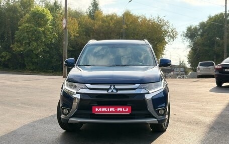Mitsubishi Outlander III рестайлинг 3, 2015 год, 1 800 000 рублей, 2 фотография
