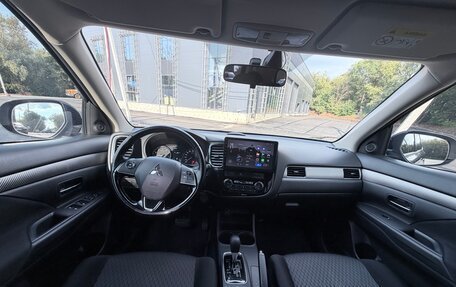 Mitsubishi Outlander III рестайлинг 3, 2015 год, 1 800 000 рублей, 9 фотография