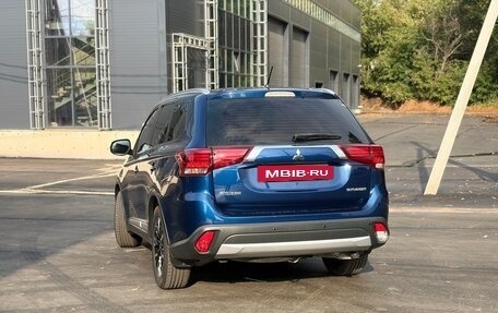 Mitsubishi Outlander III рестайлинг 3, 2015 год, 1 800 000 рублей, 5 фотография
