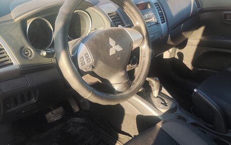Mitsubishi Outlander III рестайлинг 3, 2011 год, 899 000 рублей, 3 фотография
