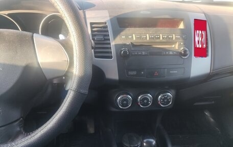 Mitsubishi Outlander III рестайлинг 3, 2011 год, 899 000 рублей, 2 фотография
