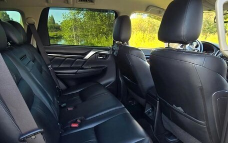 Mitsubishi Pajero Sport III рестайлинг, 2018 год, 2 900 000 рублей, 10 фотография