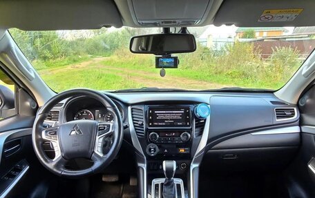 Mitsubishi Pajero Sport III рестайлинг, 2018 год, 2 900 000 рублей, 12 фотография