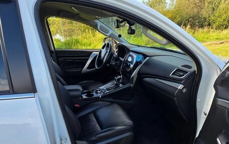 Mitsubishi Pajero Sport III рестайлинг, 2018 год, 2 900 000 рублей, 11 фотография