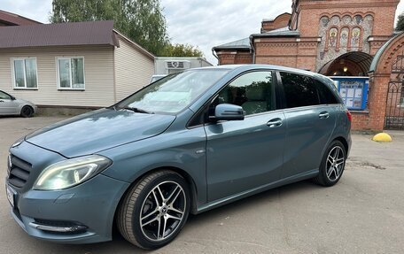 Mercedes-Benz B-Класс, 2013 год, 830 000 рублей, 2 фотография