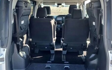 Toyota Voxy III, 2019 год, 2 350 000 рублей, 4 фотография