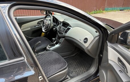 Chevrolet Cruze II, 2010 год, 700 000 рублей, 6 фотография