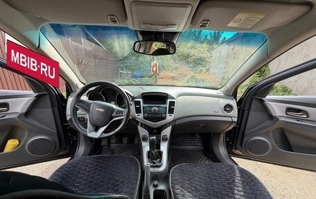 Chevrolet Cruze II, 2010 год, 700 000 рублей, 9 фотография