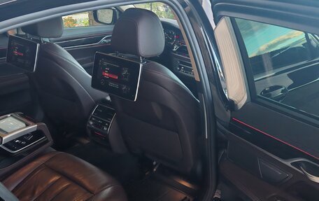BMW 7 серия, 2018 год, 3 800 000 рублей, 11 фотография