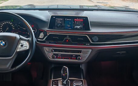 BMW 7 серия, 2018 год, 3 800 000 рублей, 15 фотография
