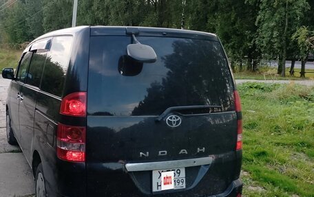 Toyota Noah III, 2002 год, 800 000 рублей, 18 фотография