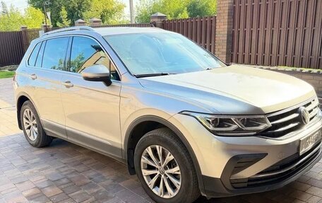 Volkswagen Tiguan II, 2021 год, 3 600 000 рублей, 2 фотография