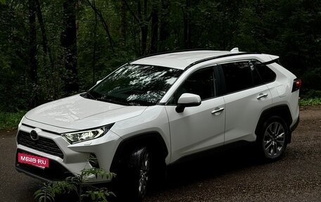 Toyota RAV4, 2020 год, 3 150 000 рублей, 4 фотография