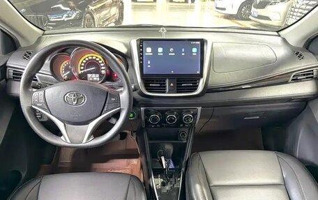 Toyota Yaris XP150 рестайлинг, 2022 год, 1 350 000 рублей, 8 фотография