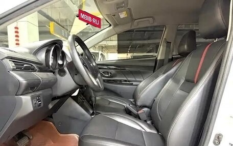 Toyota Yaris XP150 рестайлинг, 2022 год, 1 350 000 рублей, 7 фотография