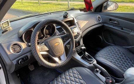 Chevrolet Cruze II, 2010 год, 620 000 рублей, 8 фотография