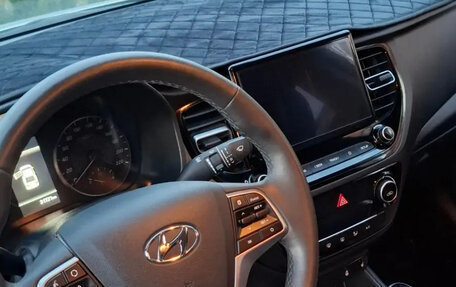 Hyundai Solaris II рестайлинг, 2021 год, 1 900 000 рублей, 7 фотография