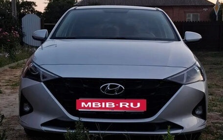 Hyundai Solaris II рестайлинг, 2021 год, 1 900 000 рублей, 5 фотография