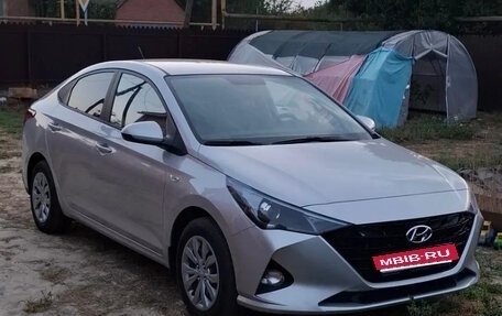 Hyundai Solaris II рестайлинг, 2021 год, 1 900 000 рублей, 2 фотография
