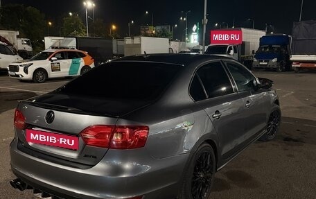 Volkswagen Jetta VI, 2011 год, 710 000 рублей, 4 фотография