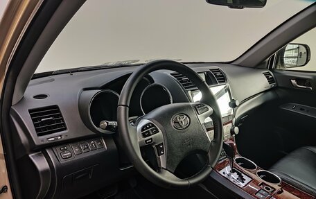 Toyota Highlander III, 2012 год, 2 100 000 рублей, 19 фотография
