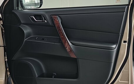 Toyota Highlander III, 2012 год, 2 100 000 рублей, 39 фотография