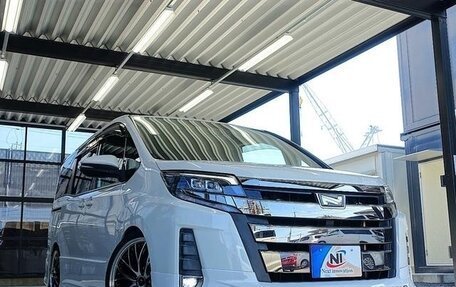 Toyota Noah III, 2017 год, 1 391 008 рублей, 3 фотография