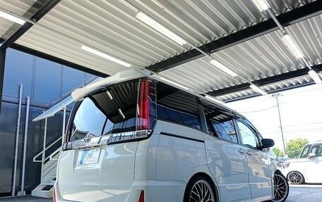 Toyota Noah III, 2017 год, 1 391 008 рублей, 6 фотография