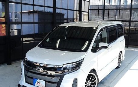Toyota Noah III, 2017 год, 1 391 008 рублей, 2 фотография