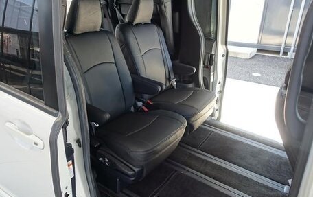 Toyota Noah III, 2017 год, 1 391 008 рублей, 20 фотография