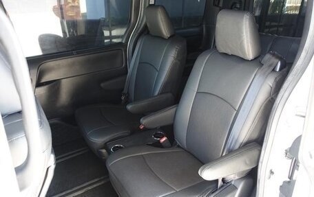Toyota Noah III, 2017 год, 1 391 008 рублей, 18 фотография