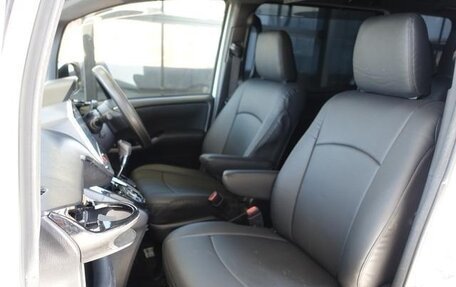 Toyota Noah III, 2017 год, 1 391 008 рублей, 12 фотография