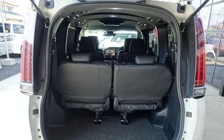 Toyota Noah III, 2017 год, 1 391 008 рублей, 25 фотография