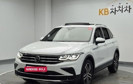 Volkswagen Tiguan II, 2022 год, 3 580 020 рублей, 2 фотография
