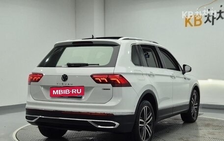 Volkswagen Tiguan II, 2022 год, 3 580 020 рублей, 4 фотография