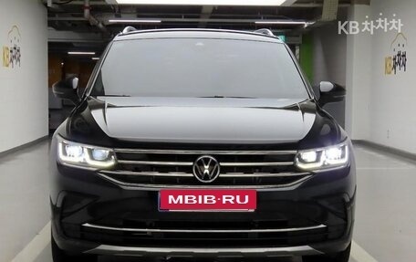 Volkswagen Tiguan II, 2021 год, 2 460 020 рублей, 2 фотография