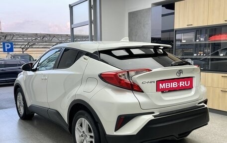 Toyota C-HR I рестайлинг, 2021 год, 2 200 000 рублей, 6 фотография