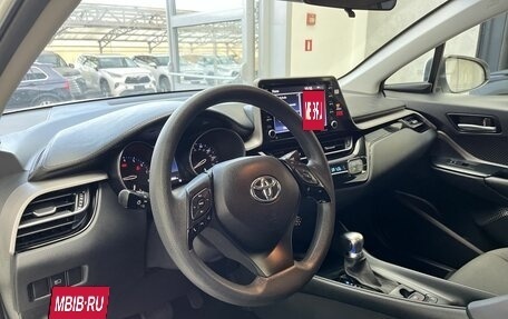 Toyota C-HR I рестайлинг, 2021 год, 2 200 000 рублей, 7 фотография