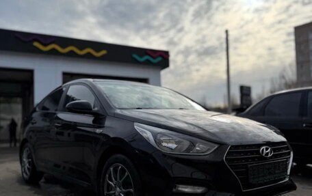 Hyundai Solaris II рестайлинг, 2018 год, 990 000 рублей, 1 фотография