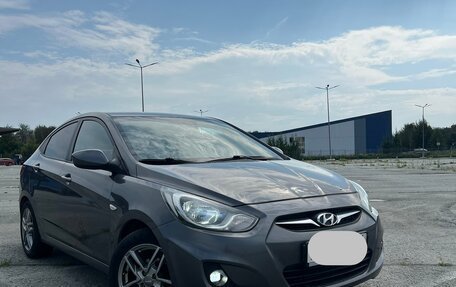 Hyundai Solaris II рестайлинг, 2011 год, 680 000 рублей, 9 фотография