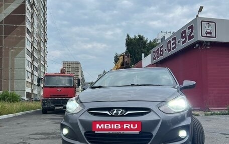Hyundai Solaris II рестайлинг, 2011 год, 680 000 рублей, 2 фотография