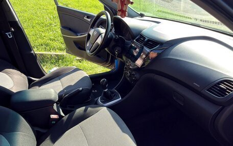 Hyundai Solaris II рестайлинг, 2011 год, 680 000 рублей, 18 фотография