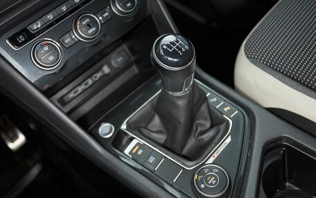 Volkswagen Tiguan II, 2019 год, 2 399 000 рублей, 18 фотография