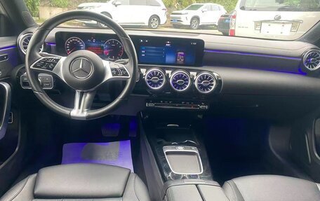 Mercedes-Benz A-Класс, 2023 год, 2 340 000 рублей, 10 фотография