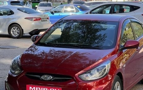 Hyundai Solaris II рестайлинг, 2014 год, 850 000 рублей, 2 фотография