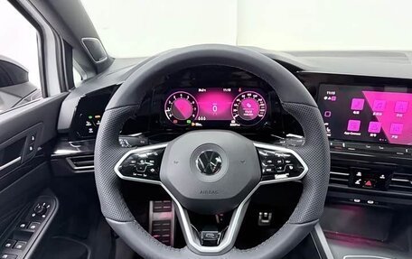 Volkswagen Golf VIII, 2022 год, 1 910 000 рублей, 13 фотография